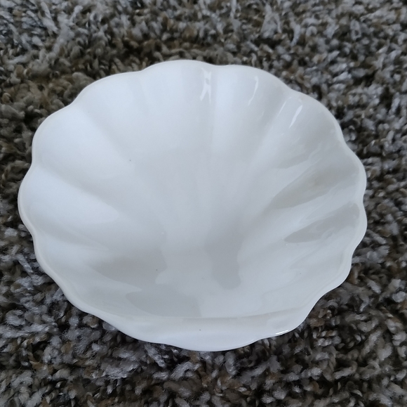 lillian vernon Other - Lillian Vernon 1987 White Sea Shell Candy